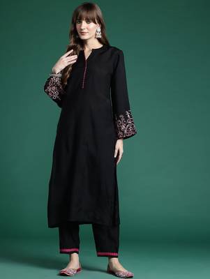 Ethnic Motifs Embroidered Thread Work Kurta with Trousers 6