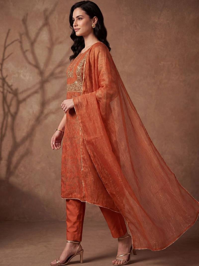 Women Ethnic Motifs Printed Regular Kurta with Trousers & With Dupatta