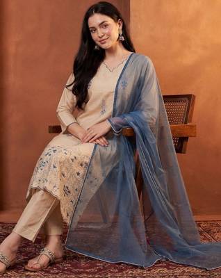 Women Ethnic Motifs Embroidered Regular Thread Work Kurta with Trousers & With Dupatta 5