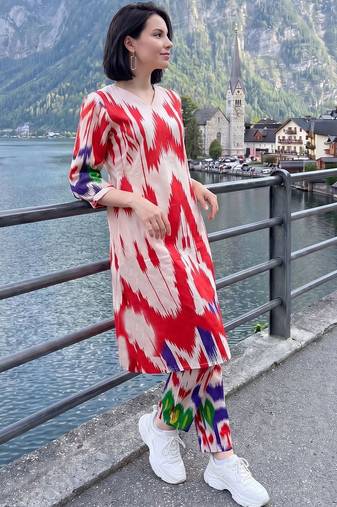 Women Ethnic Motifs Printed Cotton Kurta with Trousers