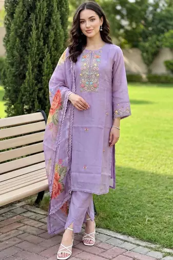 Women Floral Embroidered Regular Thread Work Kurta with Trousers & With Dupatta