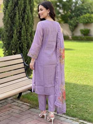 Women Floral Embroidered Regular Thread Work Kurta with Trousers & With Dupatta 5