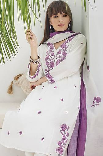 Women Floral Printed Kurta with Trousers & Dupatta