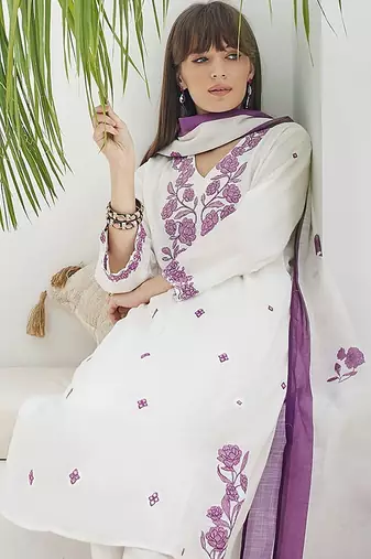 Women Floral Printed Regular Kurta with Trousers & Dupatta