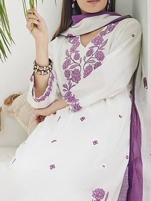 Women Floral Printed Regular Kurta with Trousers & Dupatta 2