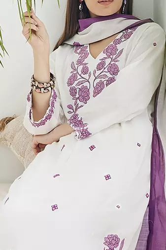 Women Floral Printed Regular Kurta with Trousers & Dupatta