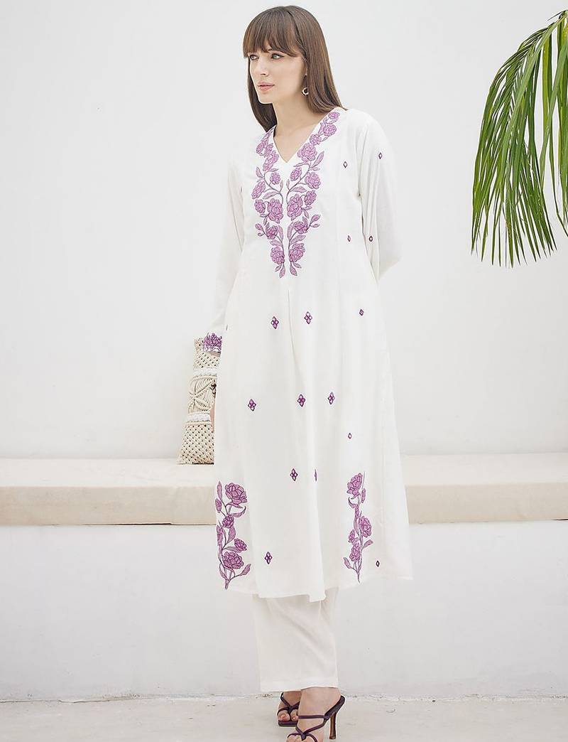 Women Floral Printed Regular Kurta with Trousers & Dupatta