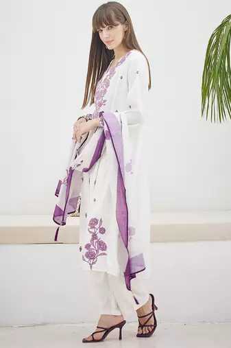 Women Floral Printed Regular Kurta with Trousers & Dupatta