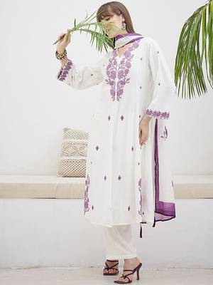 Women Floral Printed Regular Kurta with Trousers & Dupatta 6