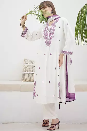 Women Floral Printed Regular Kurta with Trousers & Dupatta