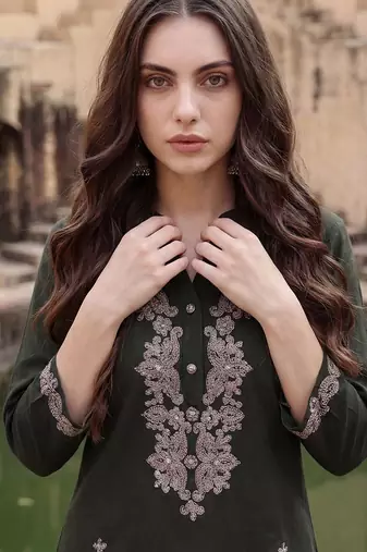 Women Floral Embroidered Regular Thread Work  Cotton Kurta with Trousers
