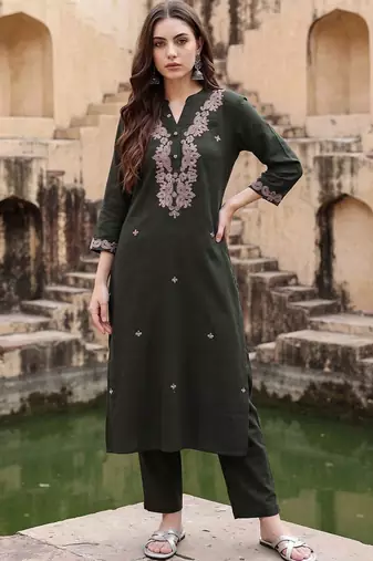 Women Floral Embroidered Regular Thread Work  Cotton Kurta with Trousers