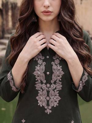 Women Floral Embroidered Regular Thread Work  Cotton Kurta with Trousers 3