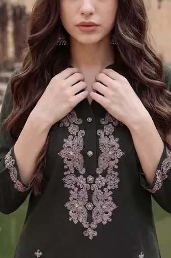 Women Floral Embroidered Regular Thread Work  Cotton Kurta with Trousers