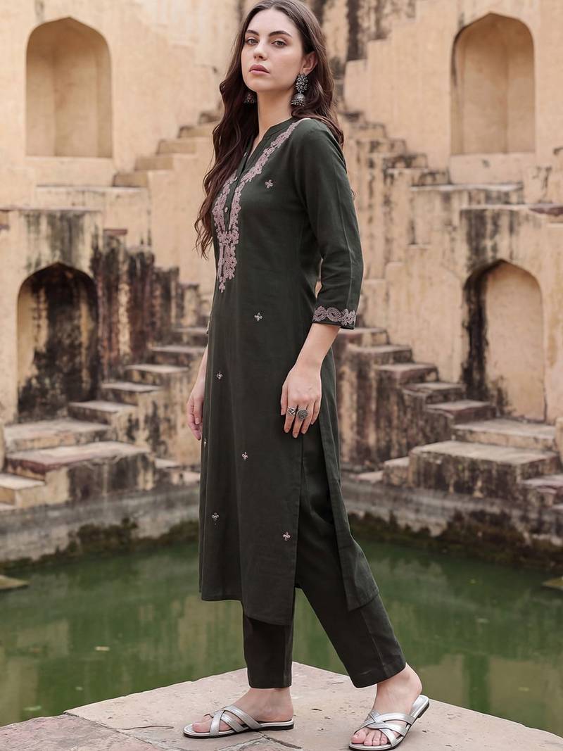 Women Floral Embroidered Regular Thread Work  Cotton Kurta with Trousers