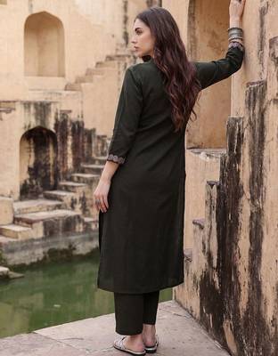 Women Floral Embroidered Regular Thread Work  Cotton Kurta with Trousers 5