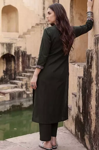 Women Floral Embroidered Regular Thread Work  Cotton Kurta with Trousers