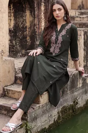 Women Floral Embroidered Regular Thread Work  Cotton Kurta with Trousers