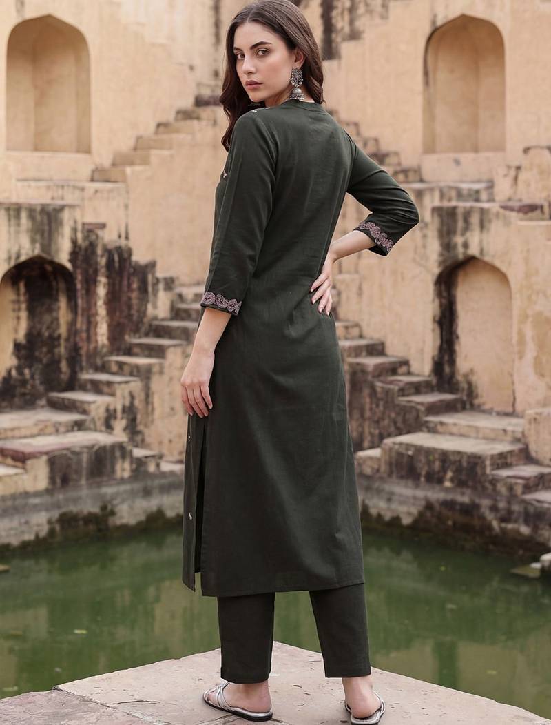 Women Floral Embroidered Regular Thread Work  Cotton Kurta with Trousers