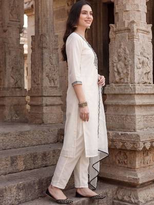 Women Ethnic Motifs Embroidered Thread Work Kurta with Trousers & With Dupatta 3