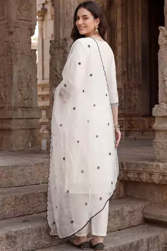 Women Ethnic Motifs Embroidered Thread Work Kurta with Trousers & With Dupatta
