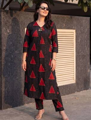 Women Printed Regular Kurta with Trousers 1