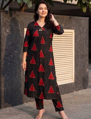 Women Printed Regular Kurta with Trousers 2