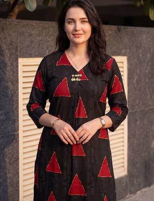Women Printed Regular Kurta with Trousers 3