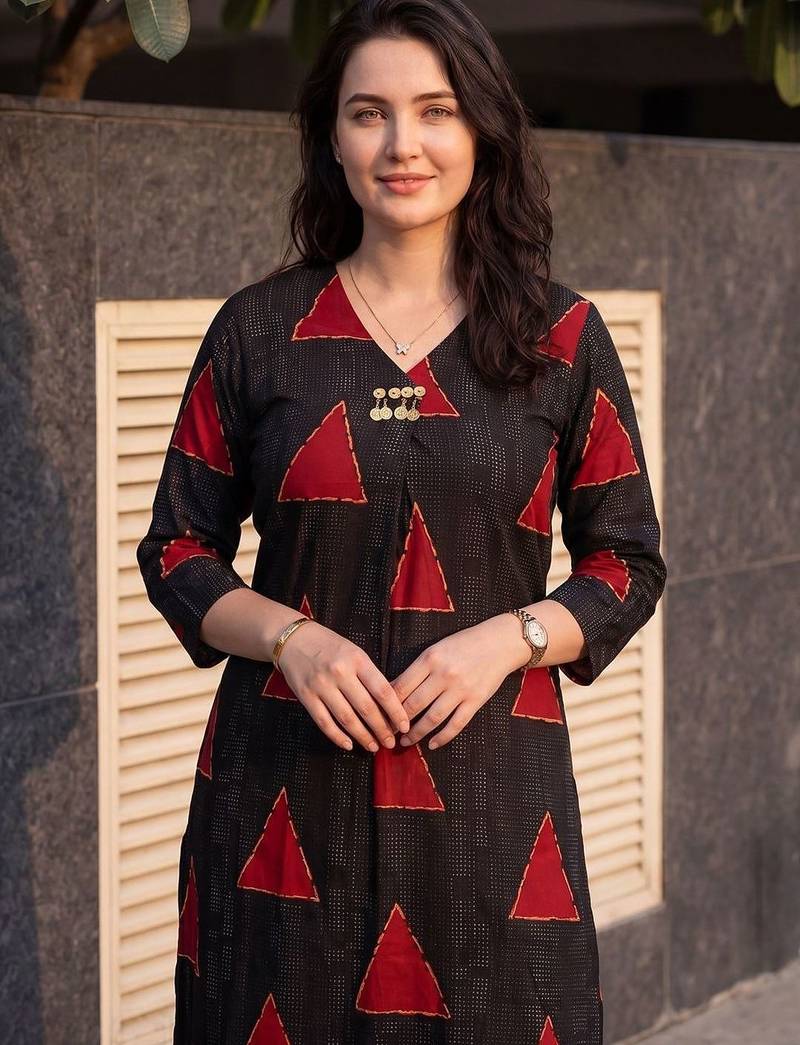 Women Printed Regular Kurta with Trousers