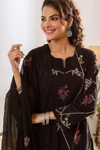 Women Floral Embroidered Regular Thread Work Pure Cotton Kurta with Trousers & With Dupatta