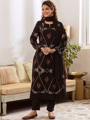 Women Floral Embroidered Regular Thread Work  Cotton Kurta with Trousers & With Dupatta 6