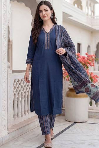Women Ethnic Motifs Cotton Kurta with Trousers & With Dupatta