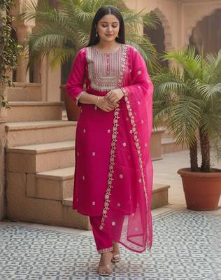 Women Ethnic Motifs Embroidered Kurta with Trousers & Dupatta 2