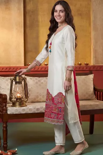 Women Ethnic Motifs Printed Regular Thread Work Kurta with Trousers & With Dupatta
