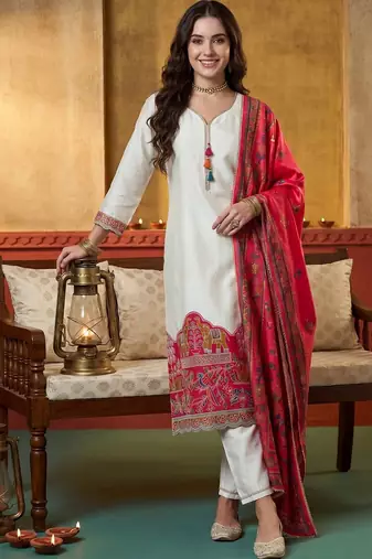Women Ethnic Motifs Printed Regular Thread Work Kurta with Trousers & With Dupatta