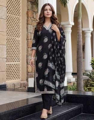 Women Floral Printed Regular Sequinned  Cotton Kurta with Trousers & With Dupatta 1