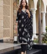 Women Floral Printed Regular Sequinned  Cotton Kurta with Trousers & With Dupatta