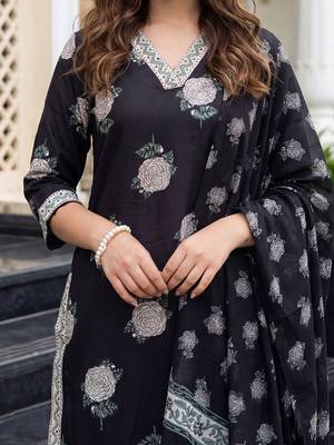 Women Floral Printed Regular Sequinned  Cotton Kurta with Trousers & With Dupatta 2