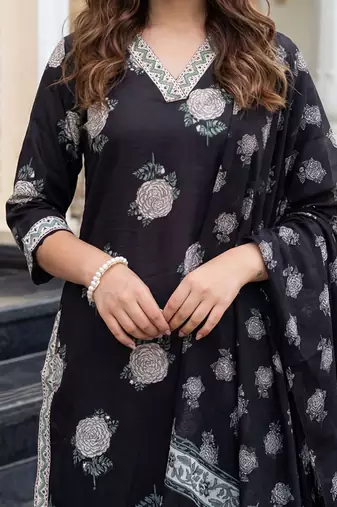 Women Floral Printed Regular Sequinned  Cotton Kurta with Trousers & With Dupatta