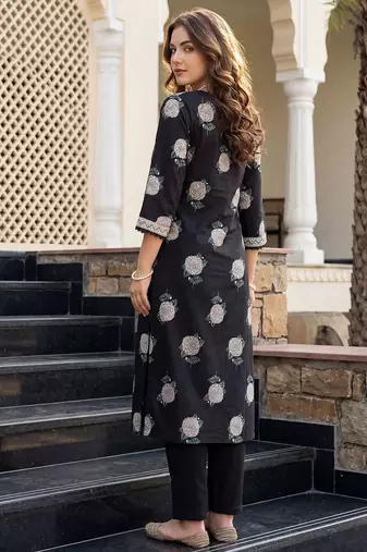 Women Floral Printed Regular Sequinned  Cotton Kurta with Trousers & With Dupatta