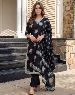 Women Floral Printed Regular Sequinned  Cotton Kurta with Trousers & With Dupatta 4