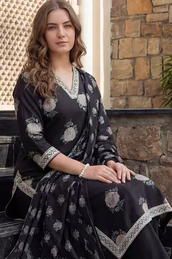 Women Floral Printed Regular Sequinned  Cotton Kurta with Trousers & With Dupatta
