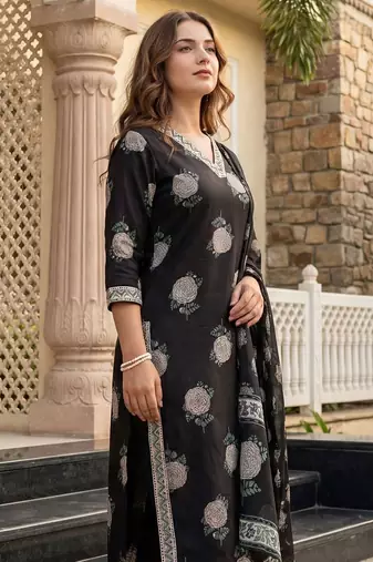 Women Floral Printed Regular Sequinned  Cotton Kurta with Trousers & With Dupatta