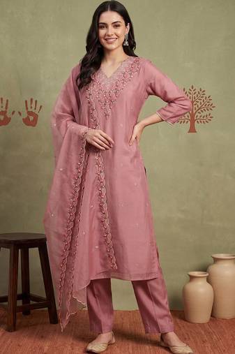 Women Floral Embroidered Thread Work Kurta with Trousers & With Dupatta