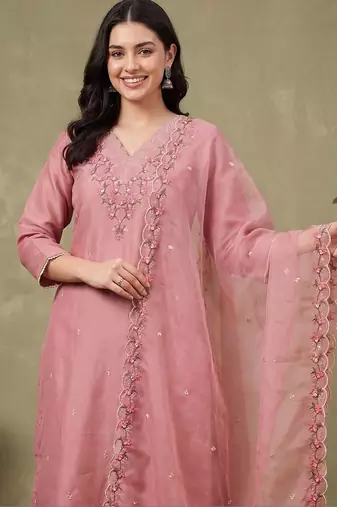 Women Floral Embroidered Regular Thread Work Kurta with Trousers & With Dupatta