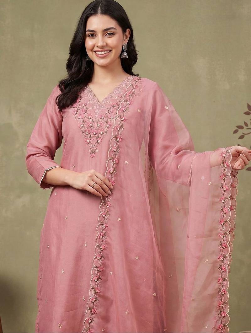 Women Floral Embroidered Regular Thread Work Kurta with Trousers & With Dupatta