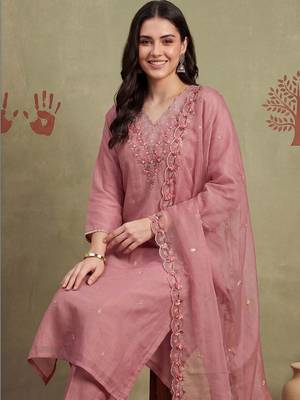 Women Floral Embroidered Regular Thread Work Kurta with Trousers & With Dupatta 5