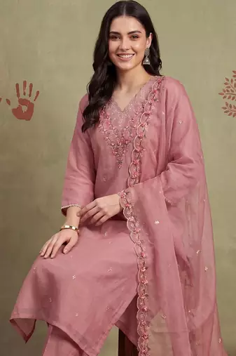 Women Floral Embroidered Regular Thread Work Kurta with Trousers & With Dupatta