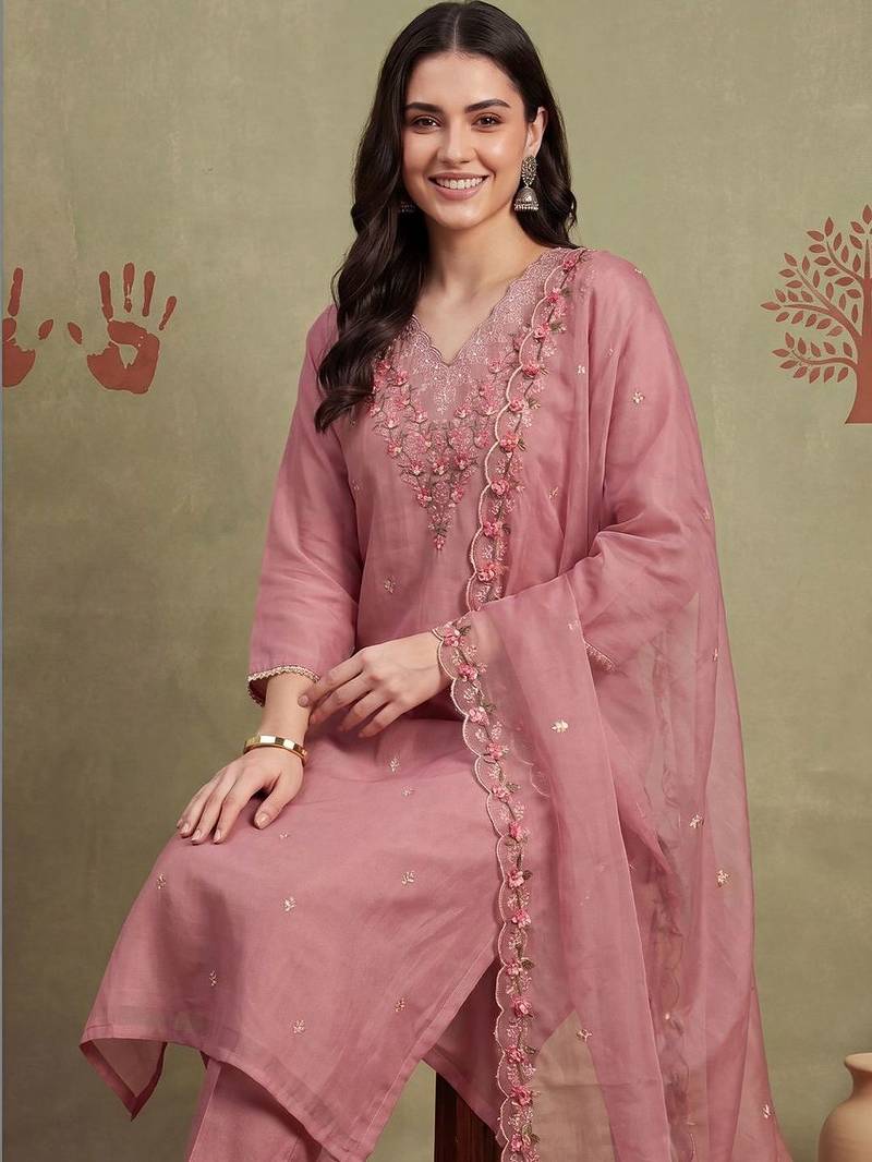 Women Floral Embroidered Regular Thread Work Kurta with Trousers & With Dupatta
