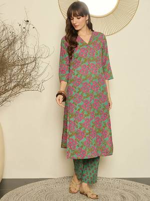 Women Ethnic Motifs Printed  Cotton Kurta with Trouser 1